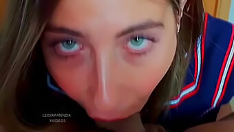 Une Blonde Aux Yeux Incroyables Fait Une Fellation Profonde Et Éjacule Sur Son Visage