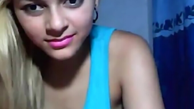 Latina Amateur Con Grandes Tetas Naturales Se Va En Vivo En La Webcam