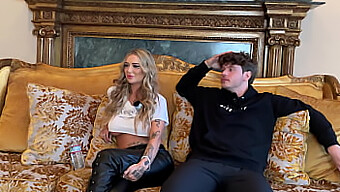 Influencer Med Store Naturlige Bryster Jazjizzes På Podcast Show