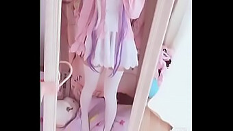 Kanna'S Cosplay Adventure Si Užíva Prstoklad A Sólovú Zábavu.