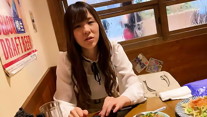 Første Gang Japansk Jente Mashiro Utforsker Sin Seksualitet