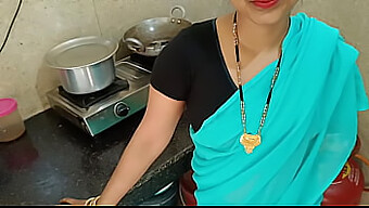 L'Affaire Chaude De La Femme Indienne Alpana Avec Son Demi-Frère Dans La Cuisine Capturée En Hd