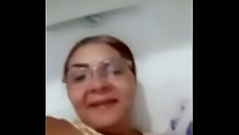 Milfs Amadoras Mostram Seus Atributos Em Um Bate-Papo Em Grupo Do Whatsapp.