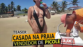 Isteri Dalam Seluar Dalam Memberikan Payudara Untuk Popsicle Di Video Pantai