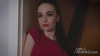 Alessa Savage, O Britanică, Este Futută Pe Față Într-Un Trio